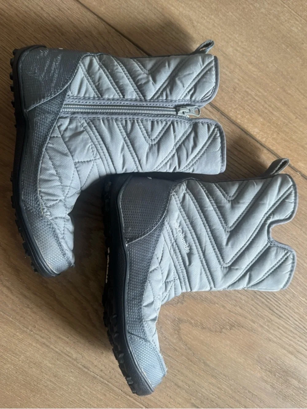 Quilted Light Gray Kids Winter Boots with Side Zipper Size 3